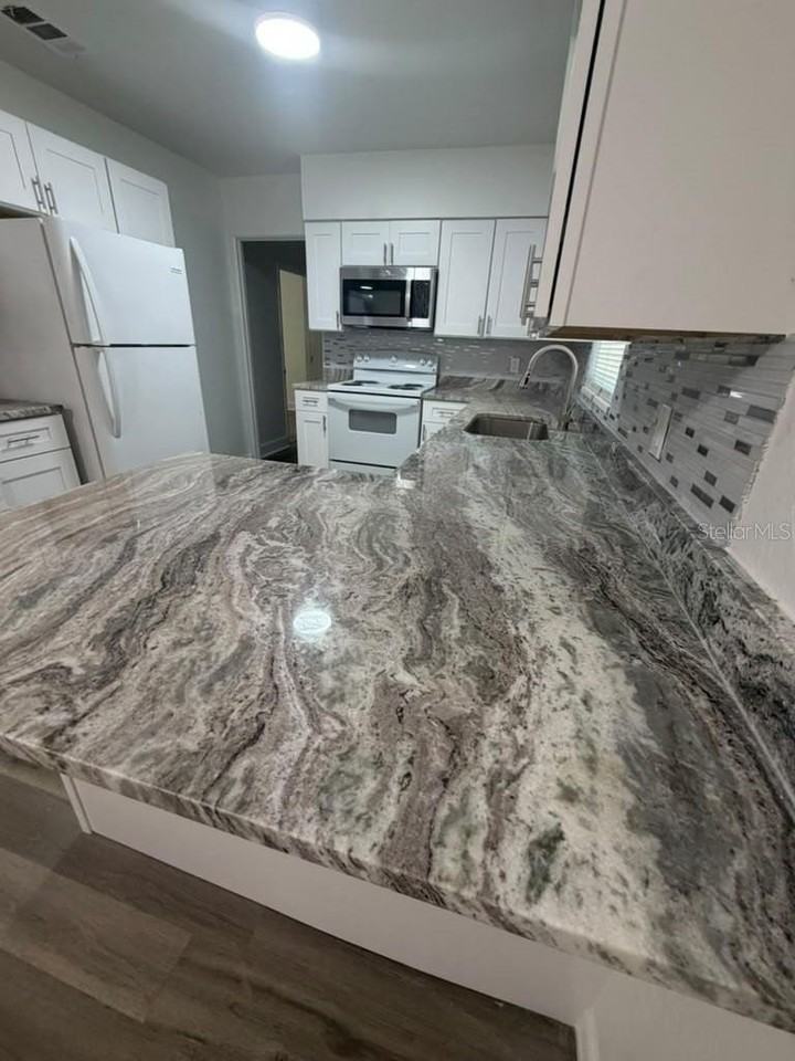 260 38th Ave Se - Photo 6 of 13