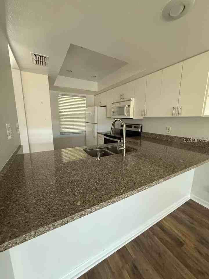 2045 Sunset Grove Ln - Photo 5 of 19