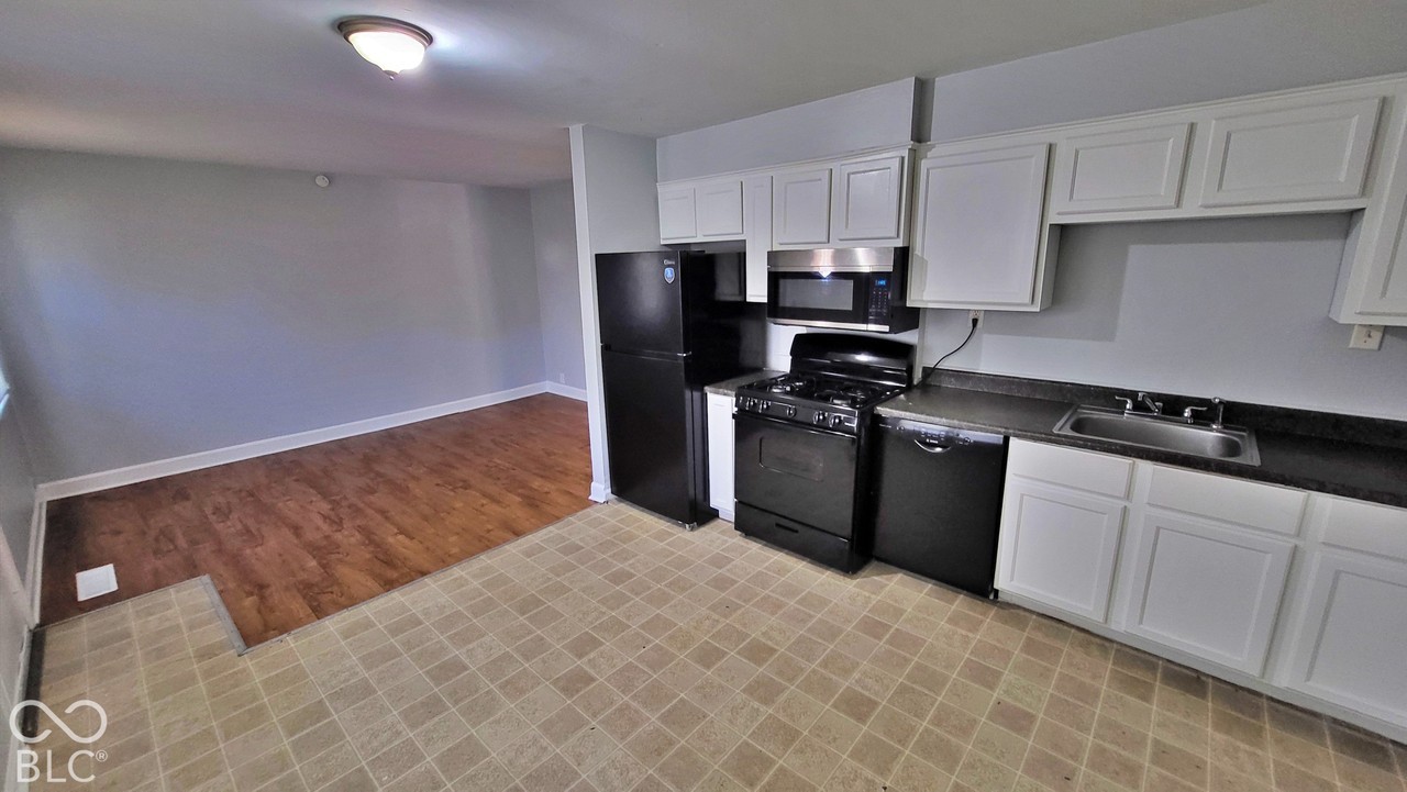 5541 E 40th St - Photo 5 of 12