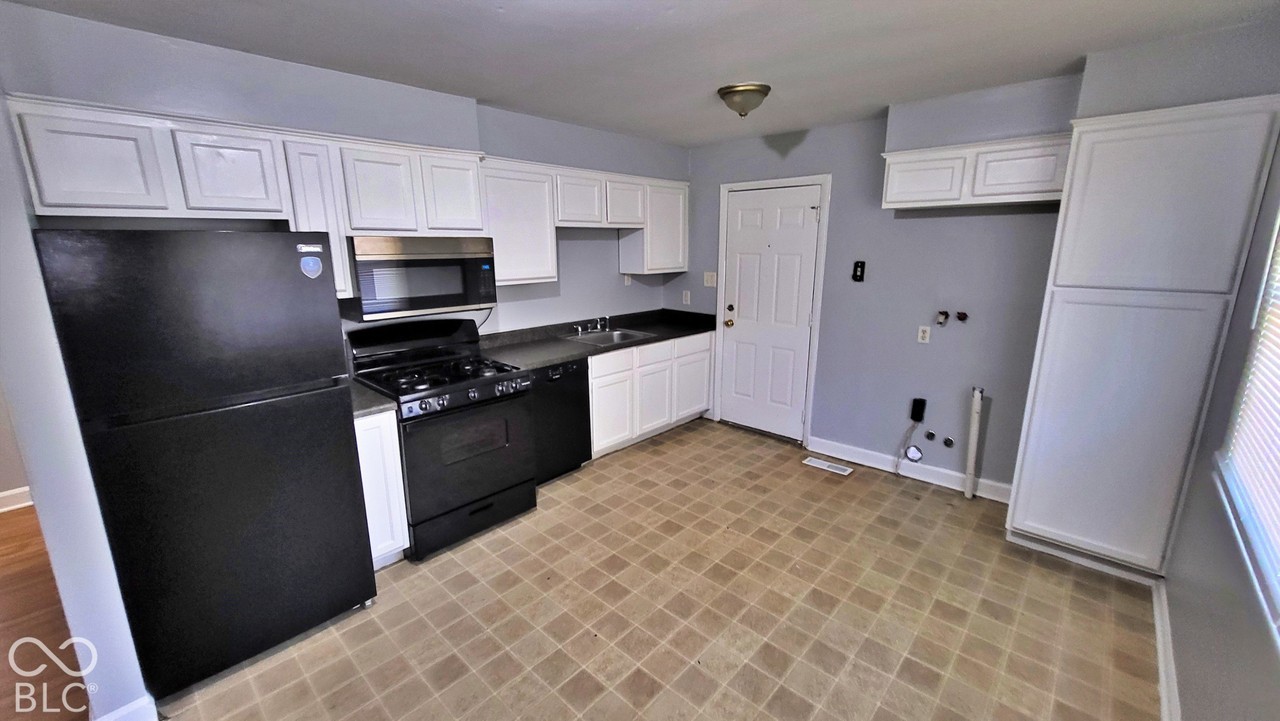 5541 E 40th St - Photo 6 of 12