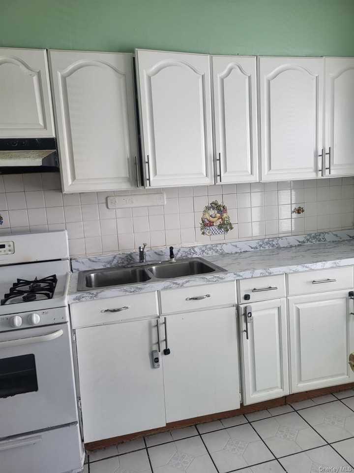 8727 132nd St