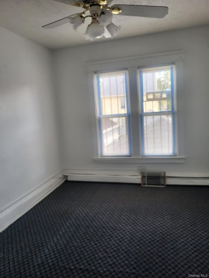 8727 132nd St - Photo 5 of 9