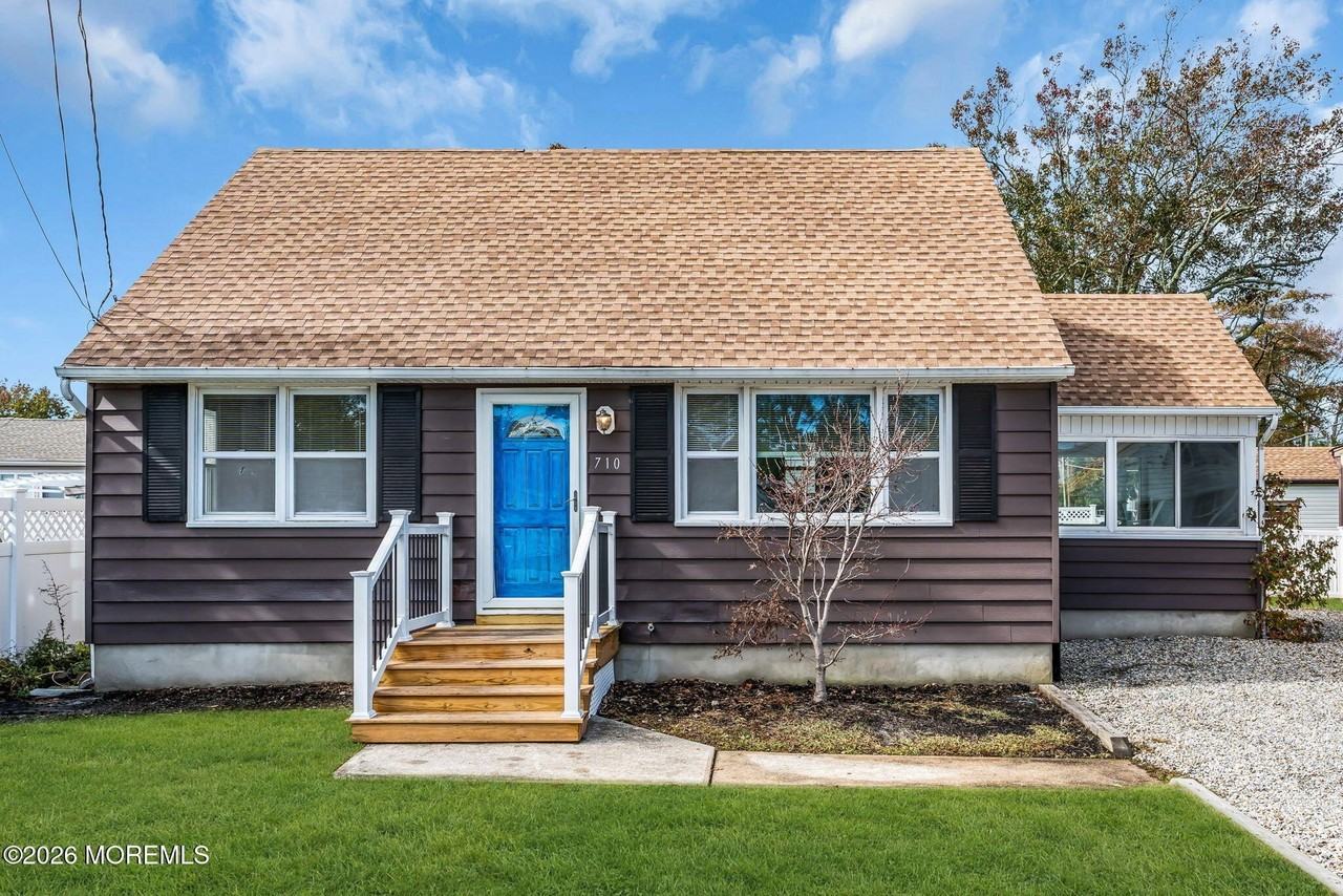 710 Newport Ave