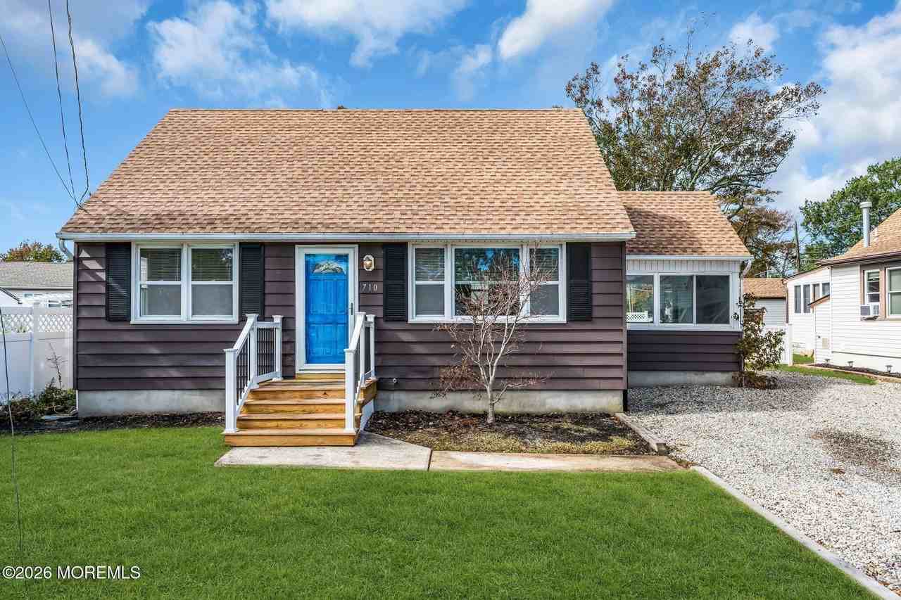 710 Newport Ave - Photo 4 of 45