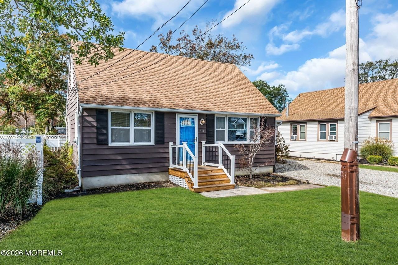 710 Newport Ave - Photo 6 of 45