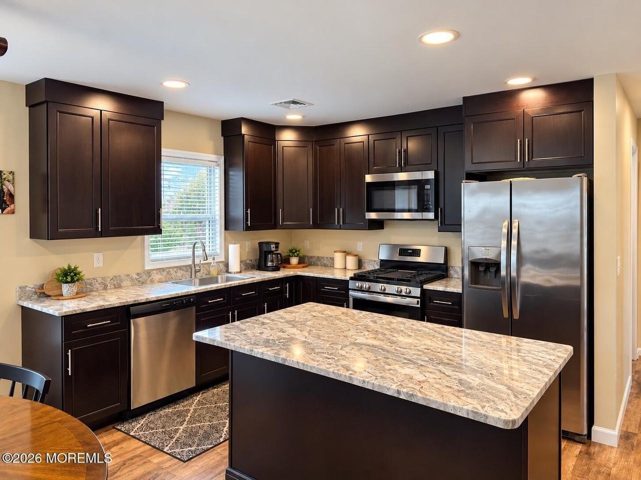 68 Edinburgh Dr - Photo 2 of 10
