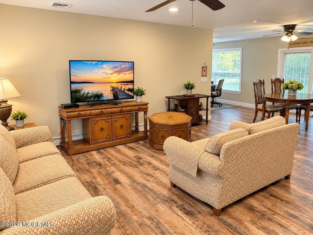 68 Edinburgh Dr - Photo 3 of 10