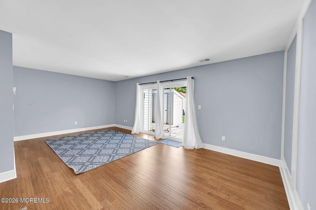 8 Joyce Ct - Photo 4 of 31
