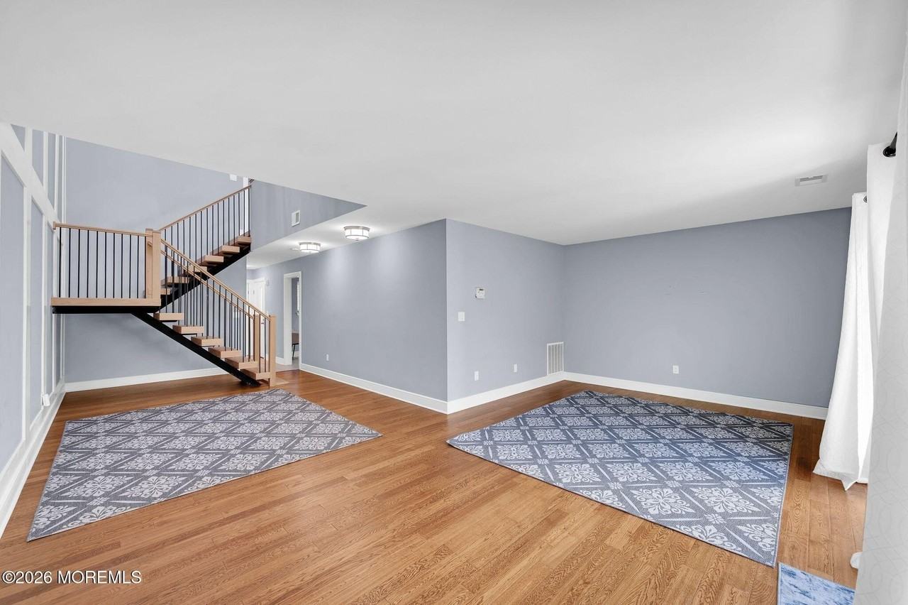 8 Joyce Ct - Photo 5 of 31