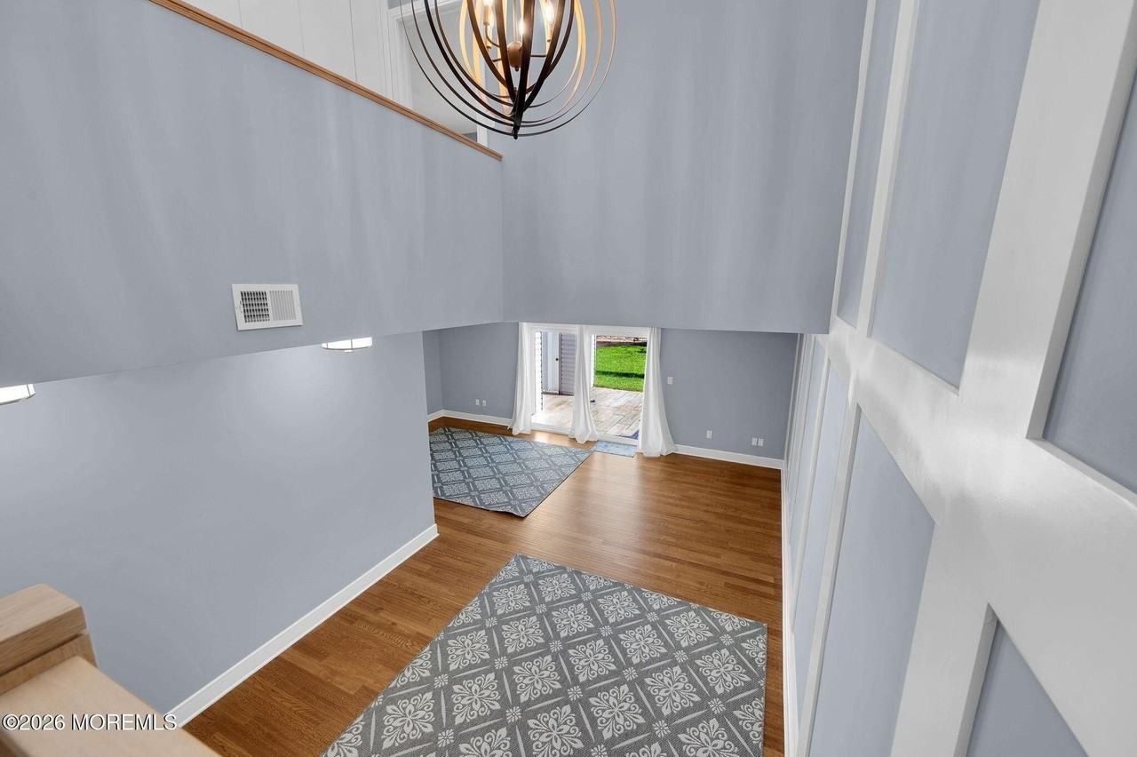 8 Joyce Ct - Photo 7 of 31