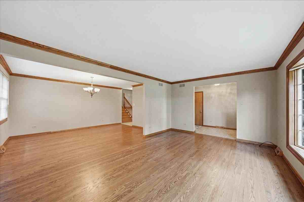7802 Sawyer Rd - Photo 5 of 18