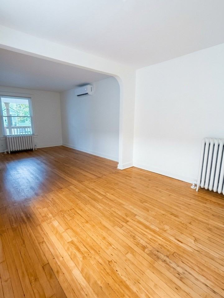 1041 Dewey Ave - Photo 3 of 22