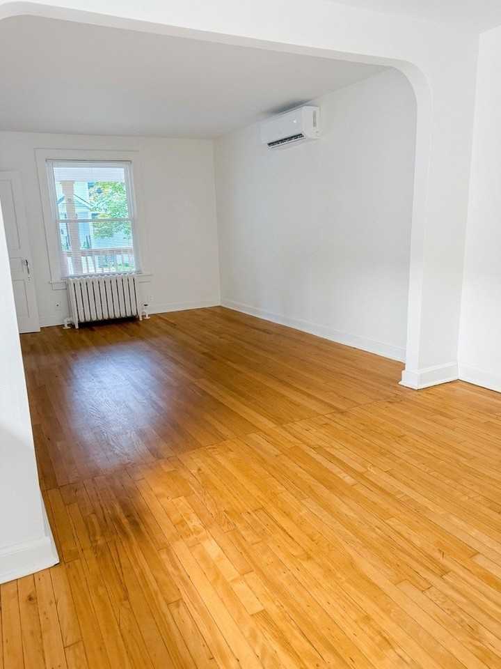 1041 Dewey Ave - Photo 5 of 22