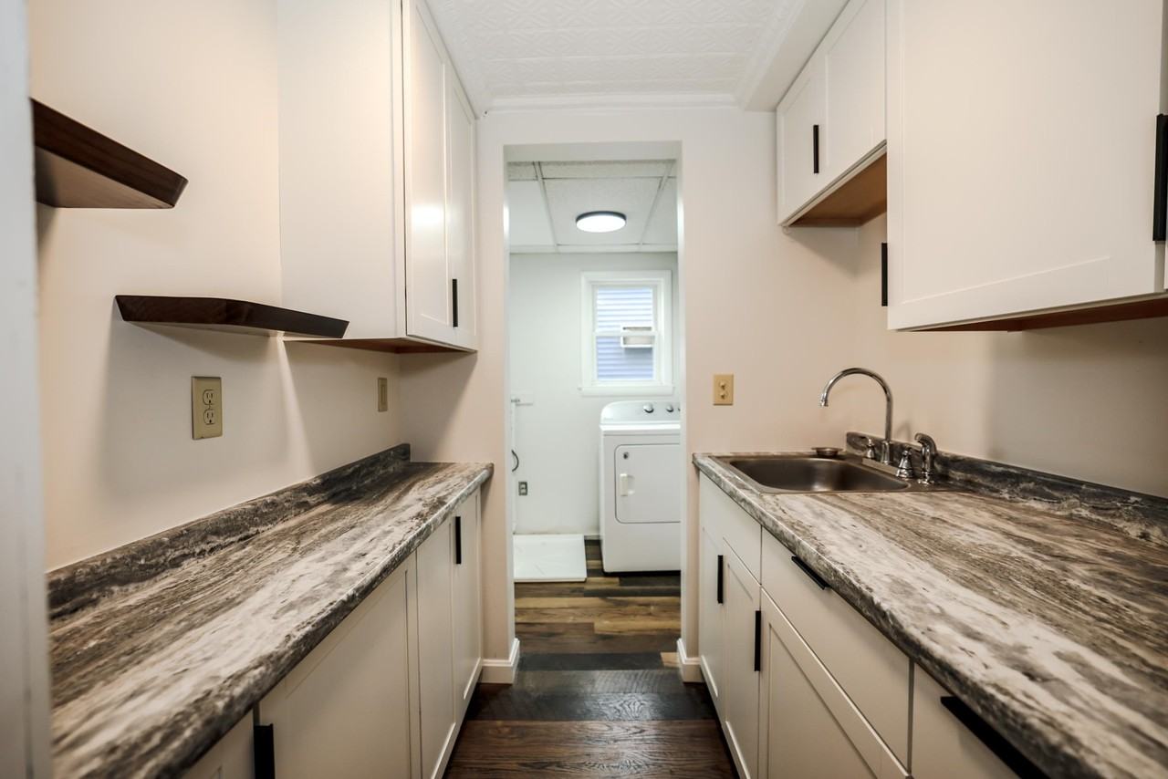 564 Rockland Ave - Photo 3 of 15