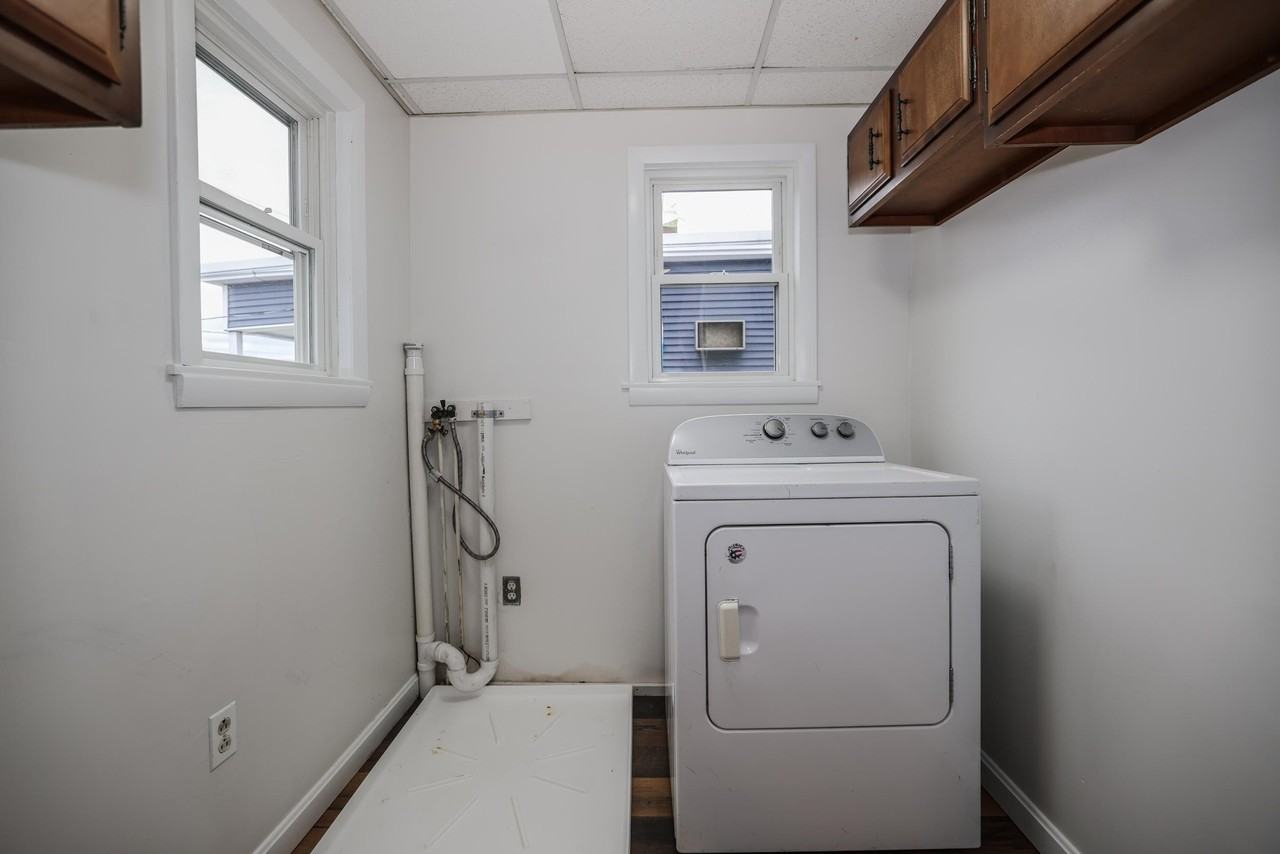 564 Rockland Ave - Photo 7 of 15