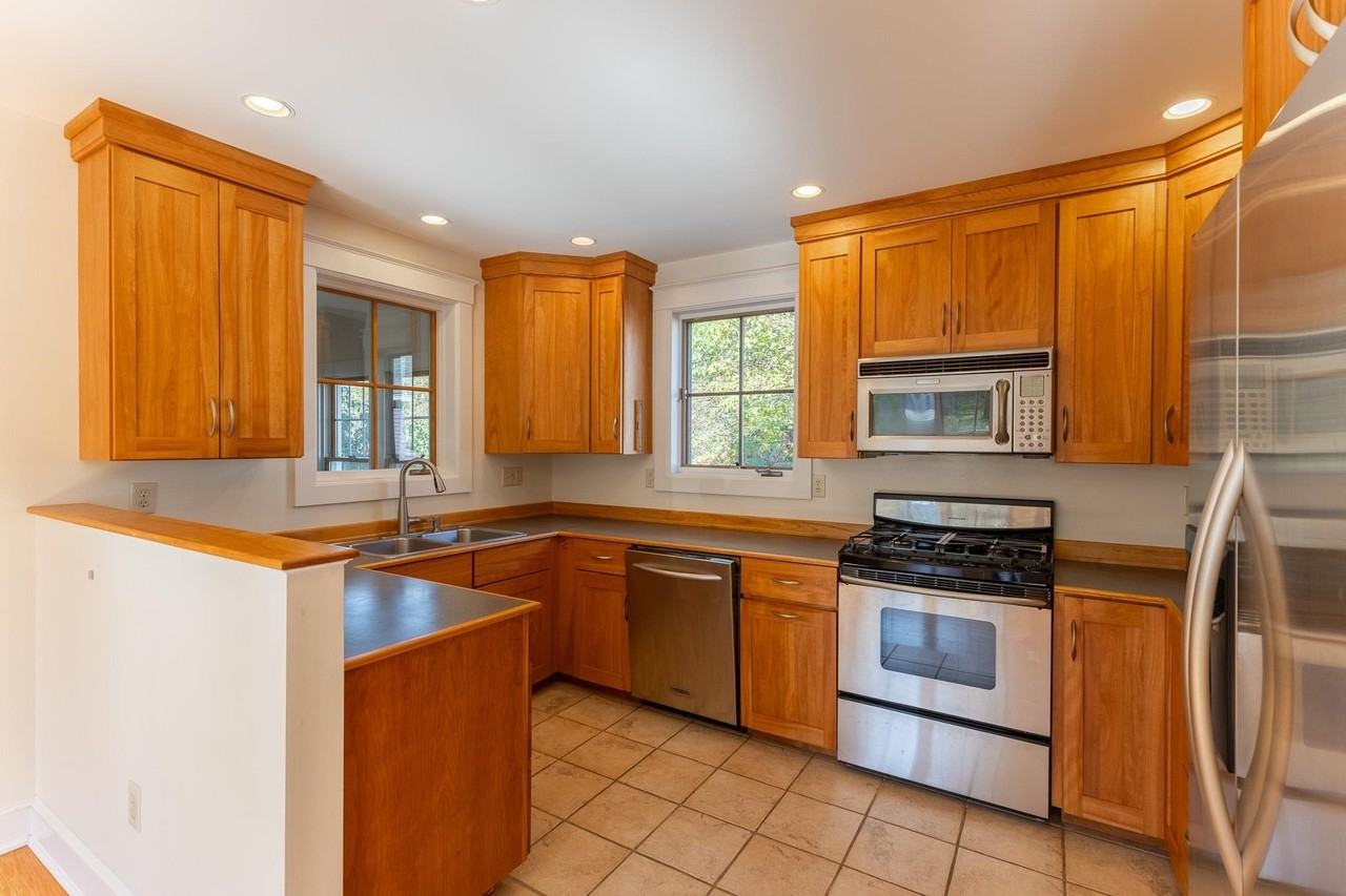 796 Middle St #3 - Photo 7 of 35
