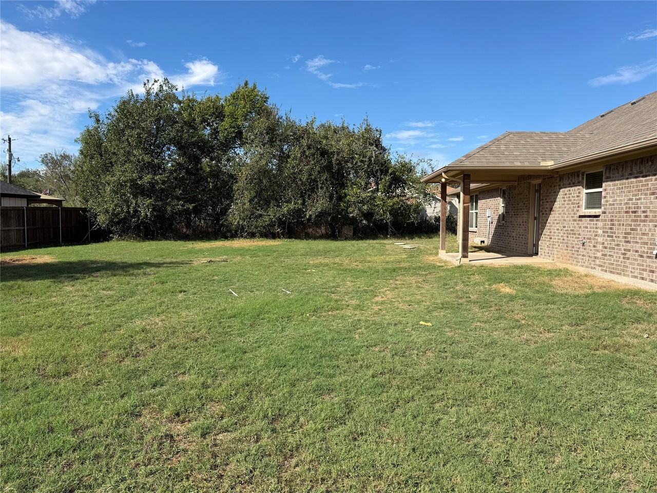 1701 Tanglewood Dr - Photo 2 of 24