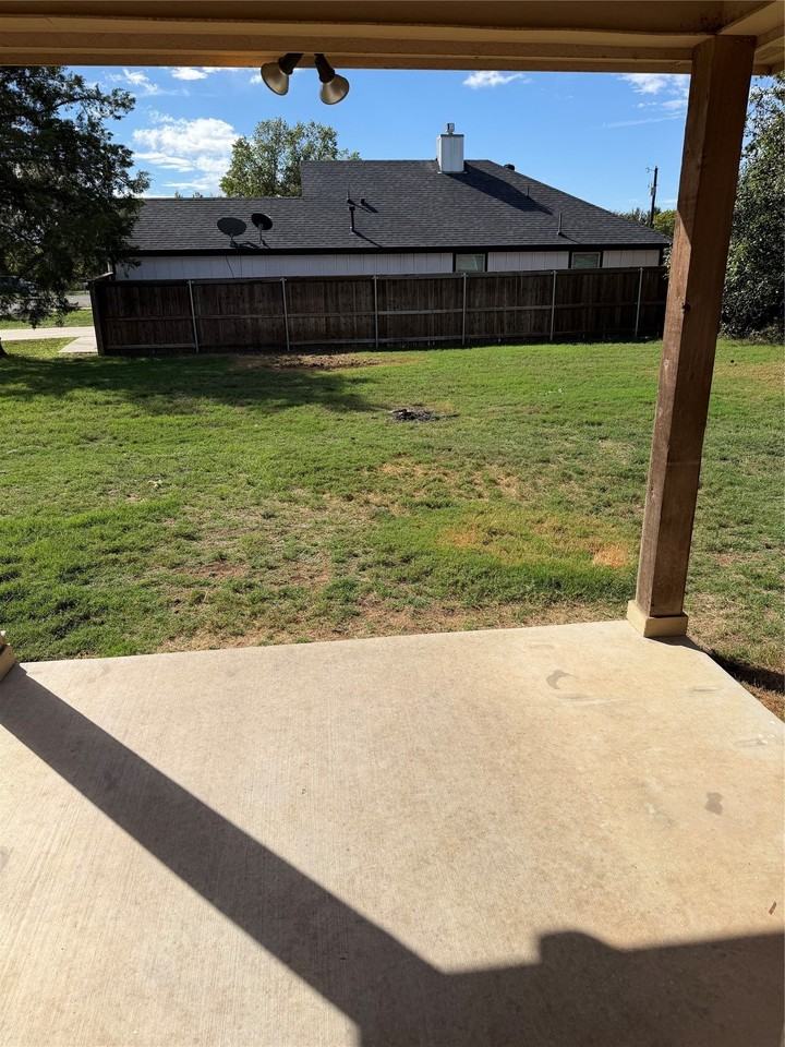 1701 Tanglewood Dr - Photo 3 of 24