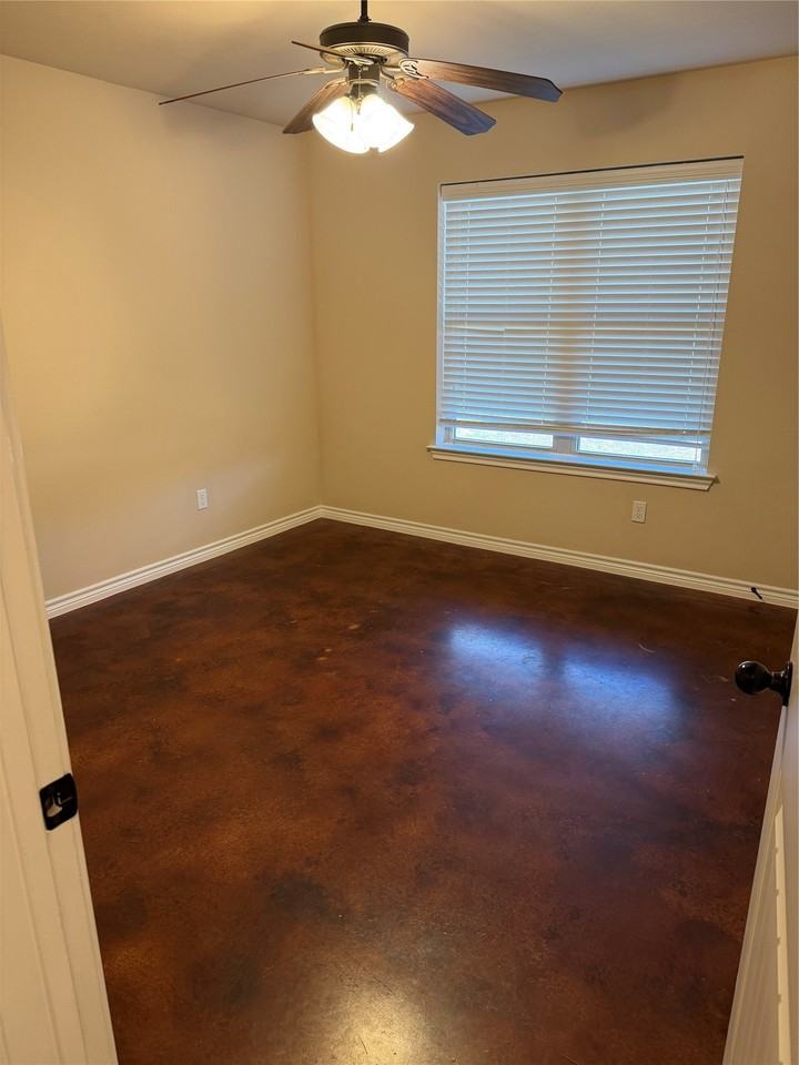 1701 Tanglewood Dr - Photo 7 of 24