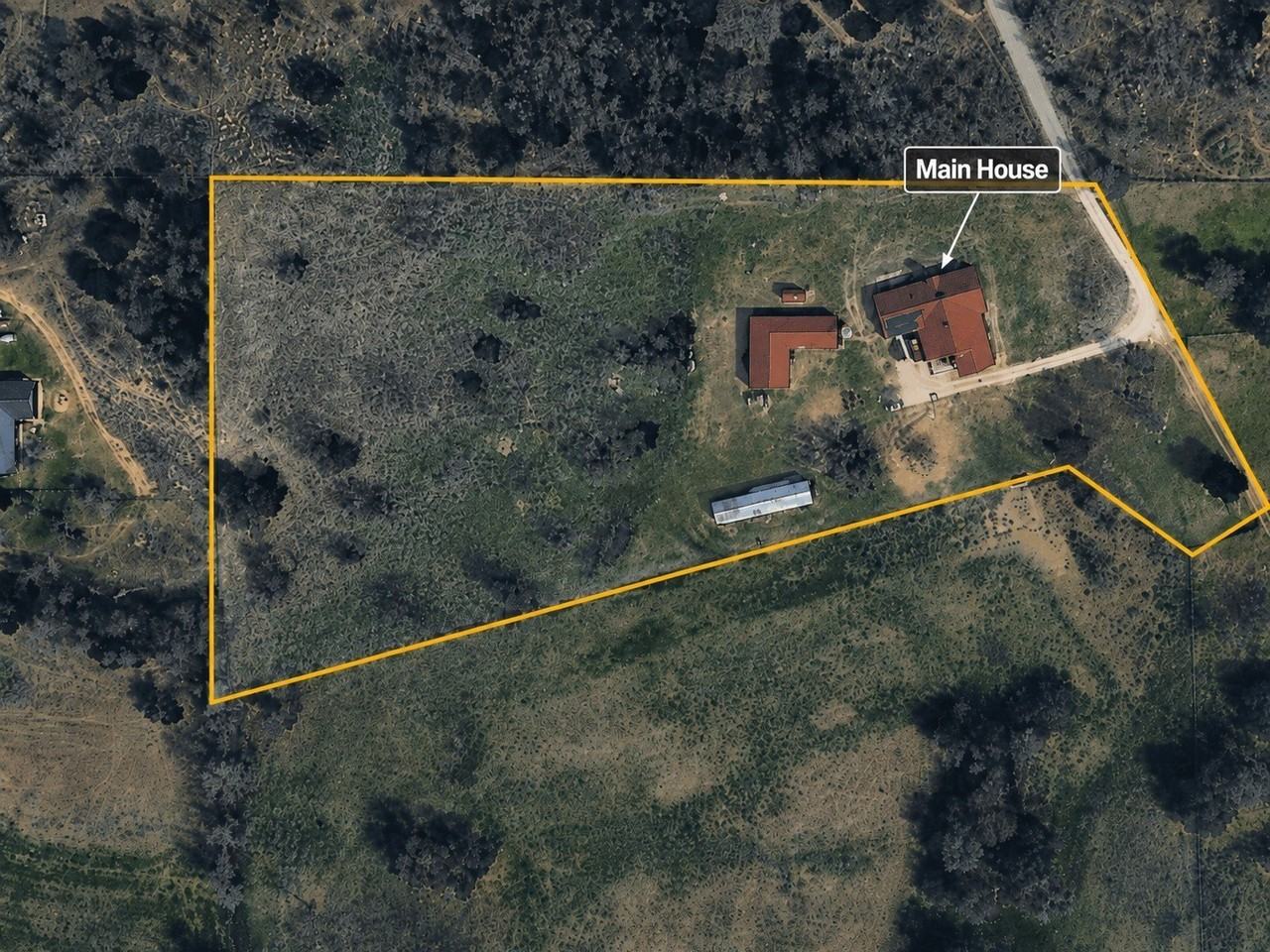 1609 Sweet Springs Rd - Photo 2 of 10