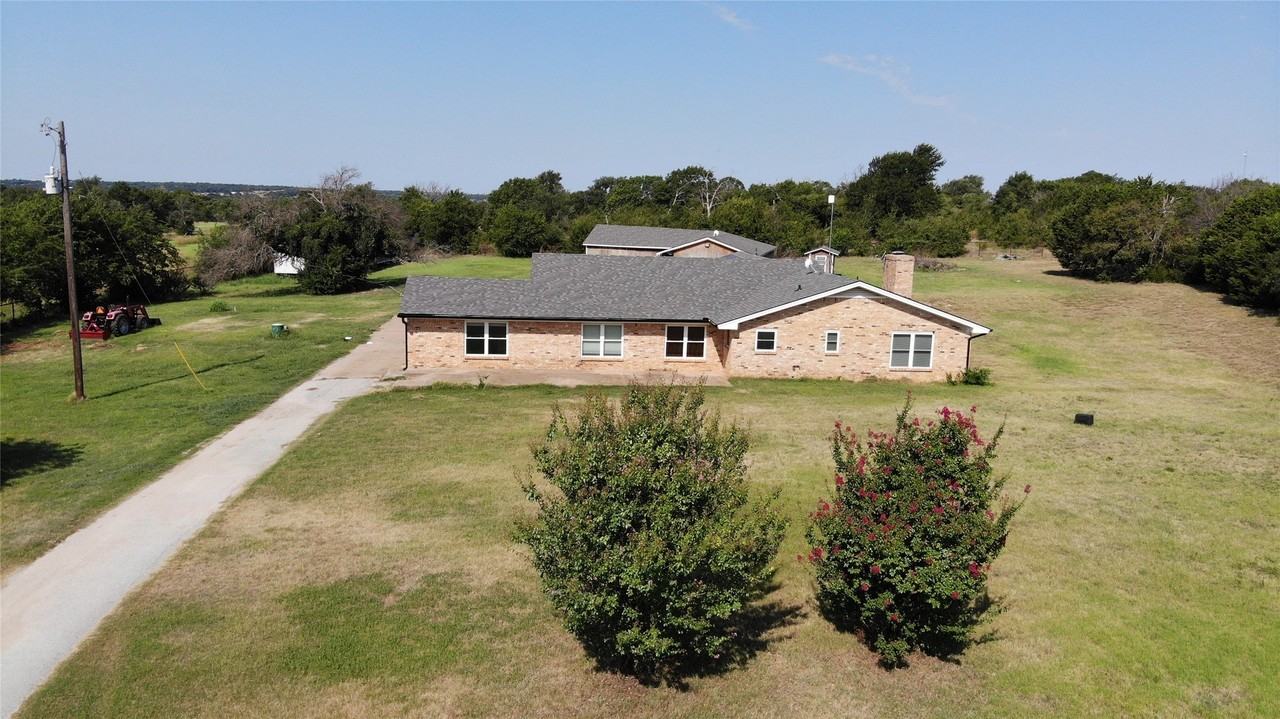 1609 Sweet Springs Rd - Photo 4 of 10