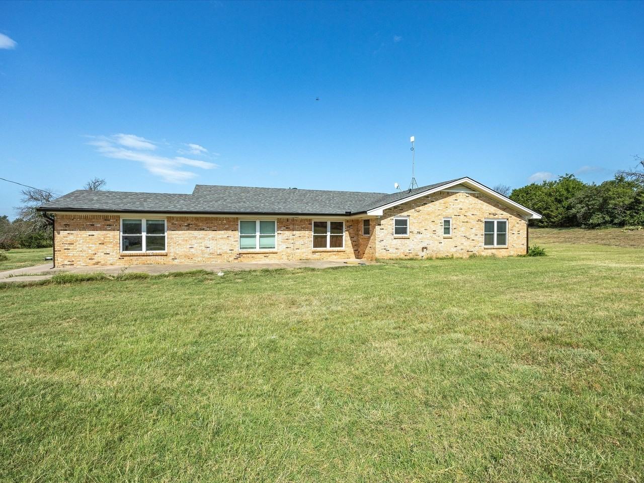 1609 Sweet Springs Rd - Photo 5 of 10