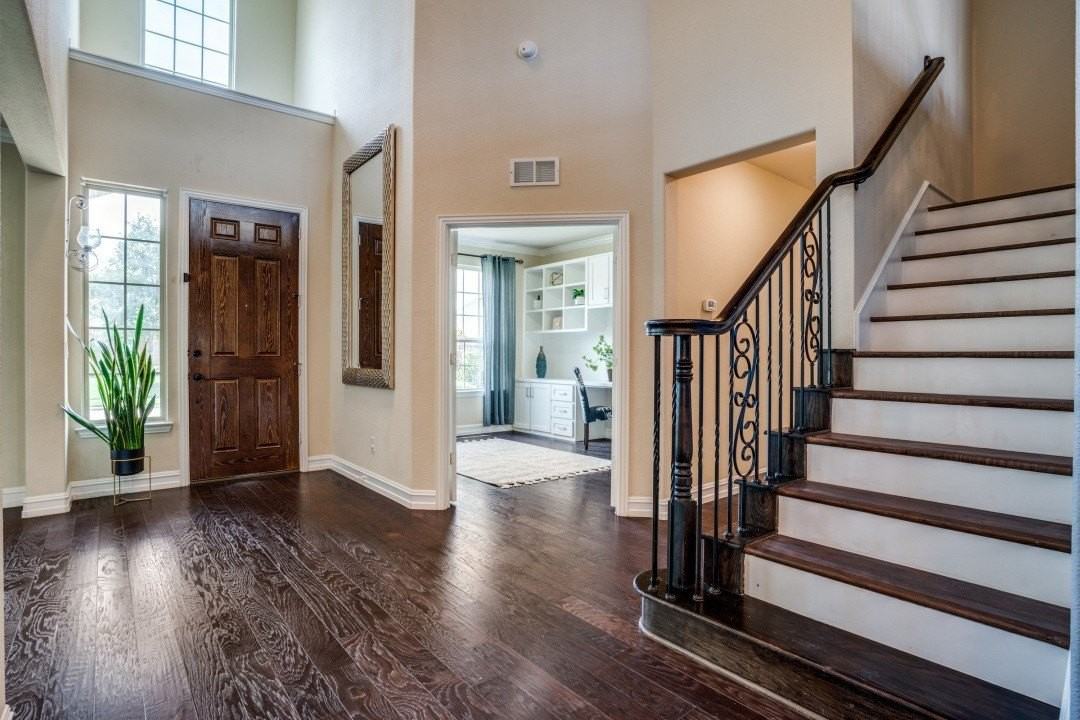 1060 Enchanted Rock Dr - Photo 2 of 25