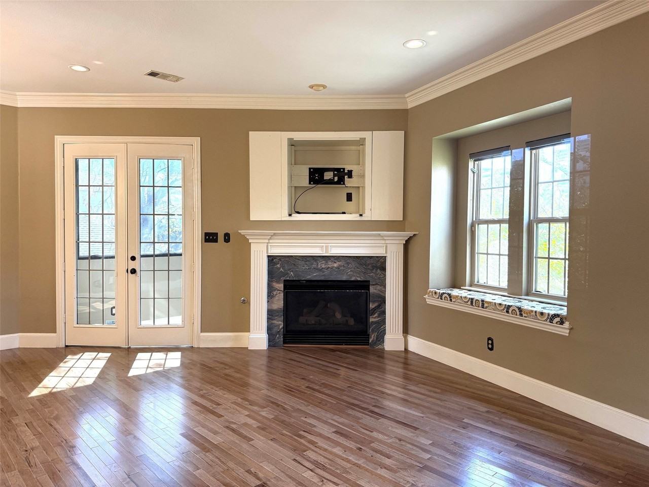 5102 Ridgedale Ave - Photo 2 of 14
