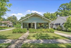 featured image of 660 College St