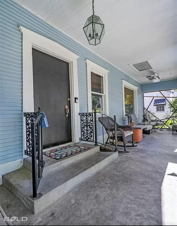 660 College St - Photo 4 of 21