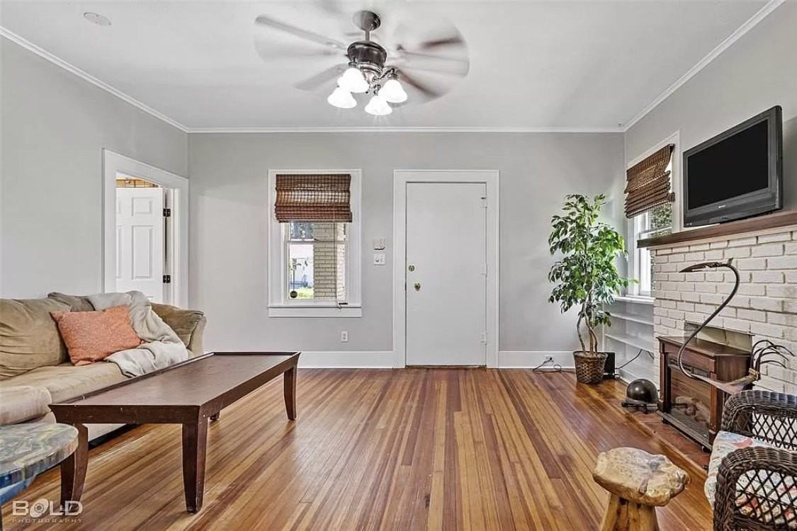660 College St - Photo 5 of 21