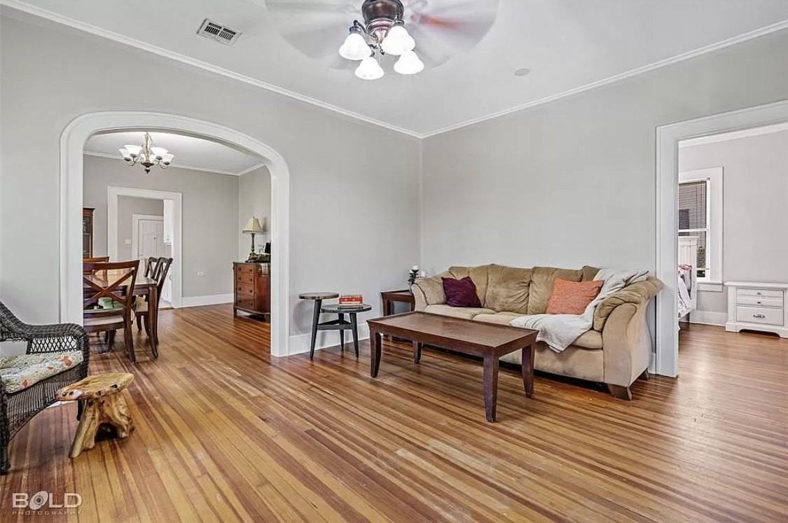 660 College St - Photo 6 of 21
