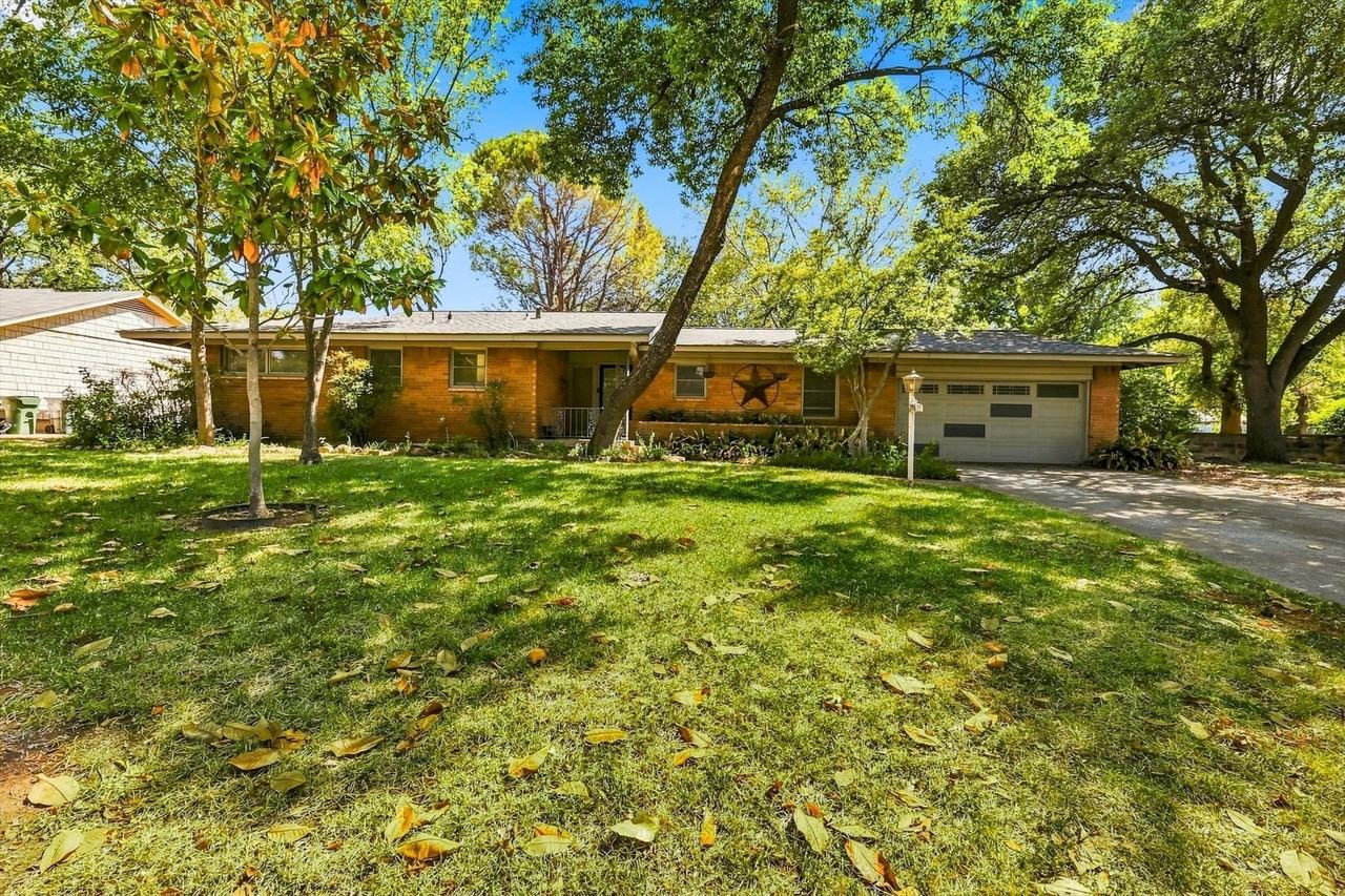 204 University Dr - Photo 2 of 26