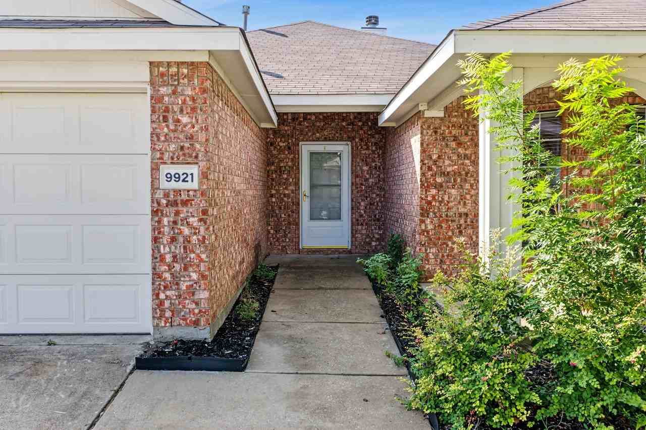 9921 Carter Dr - Photo 4 of 32
