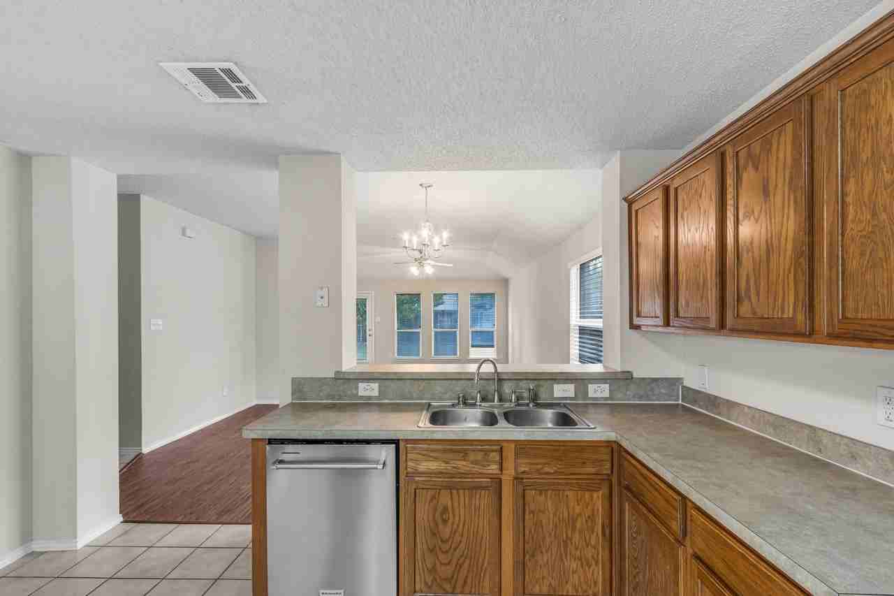 9921 Carter Dr - Photo 6 of 32