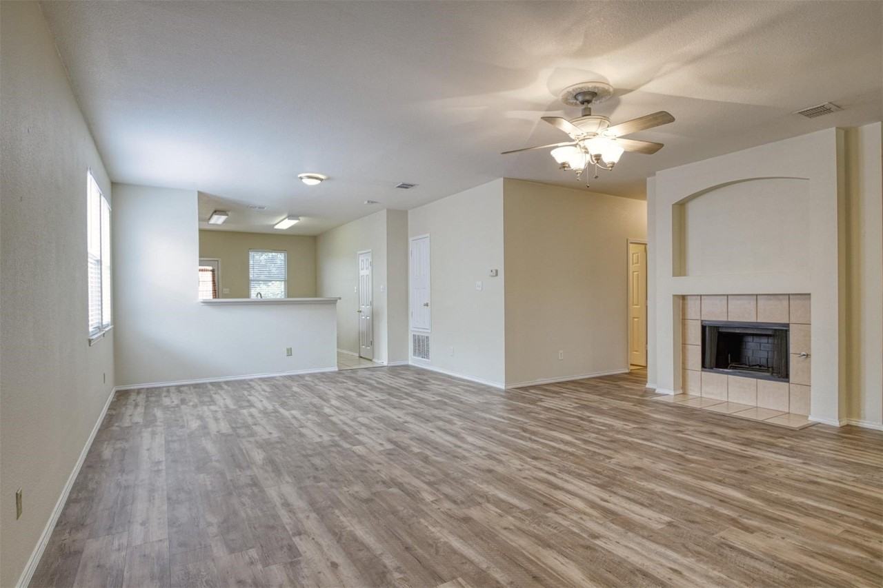 2321 Dalhart Trl - Photo 3 of 17