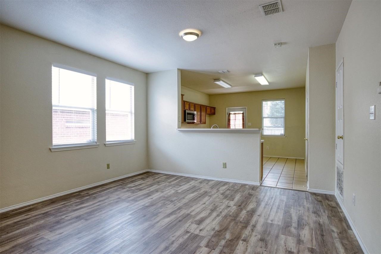2321 Dalhart Trl - Photo 4 of 17