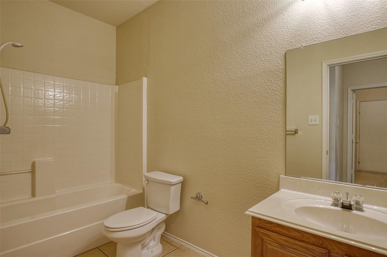 2321 Dalhart Trl - Photo 7 of 17