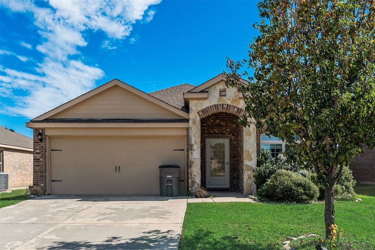 1405 Pampa Grass Dr - Photo 4 of 24