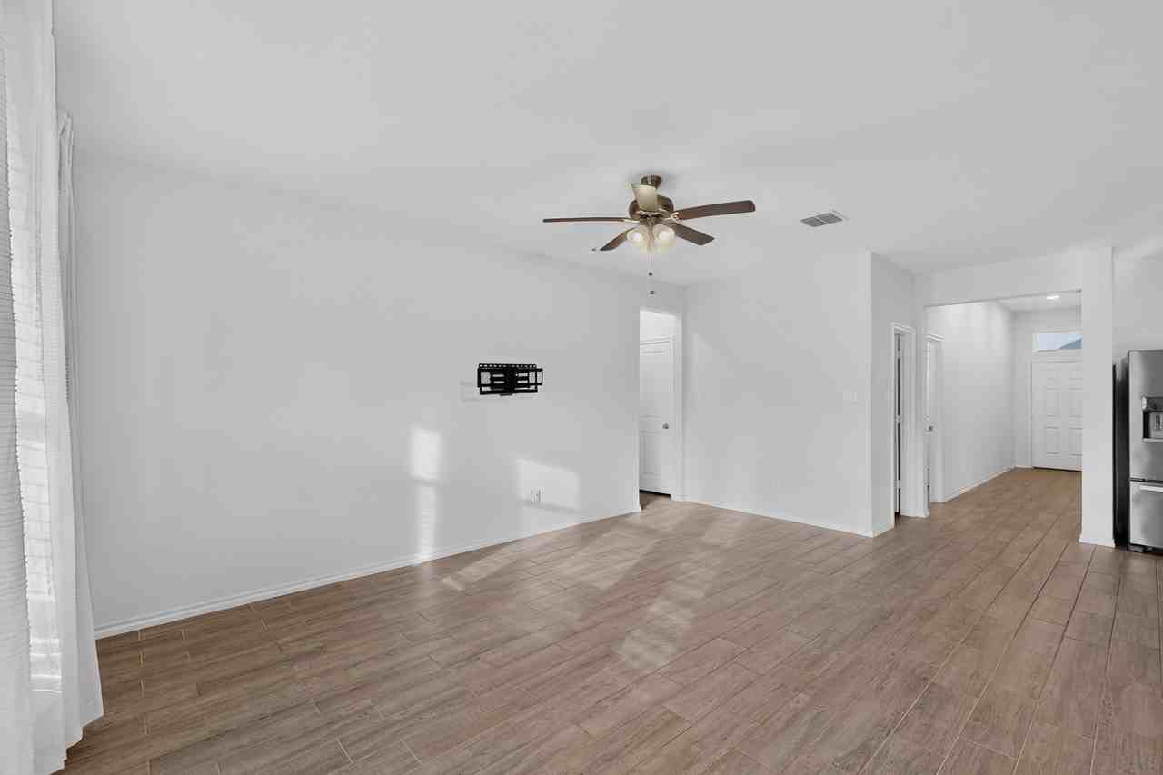 1613 Abbottsford Ave - Photo 3 of 23