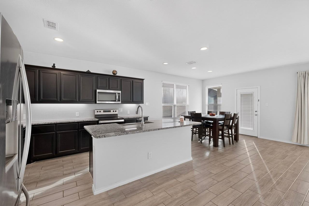 1613 Abbottsford Ave - Photo 7 of 23