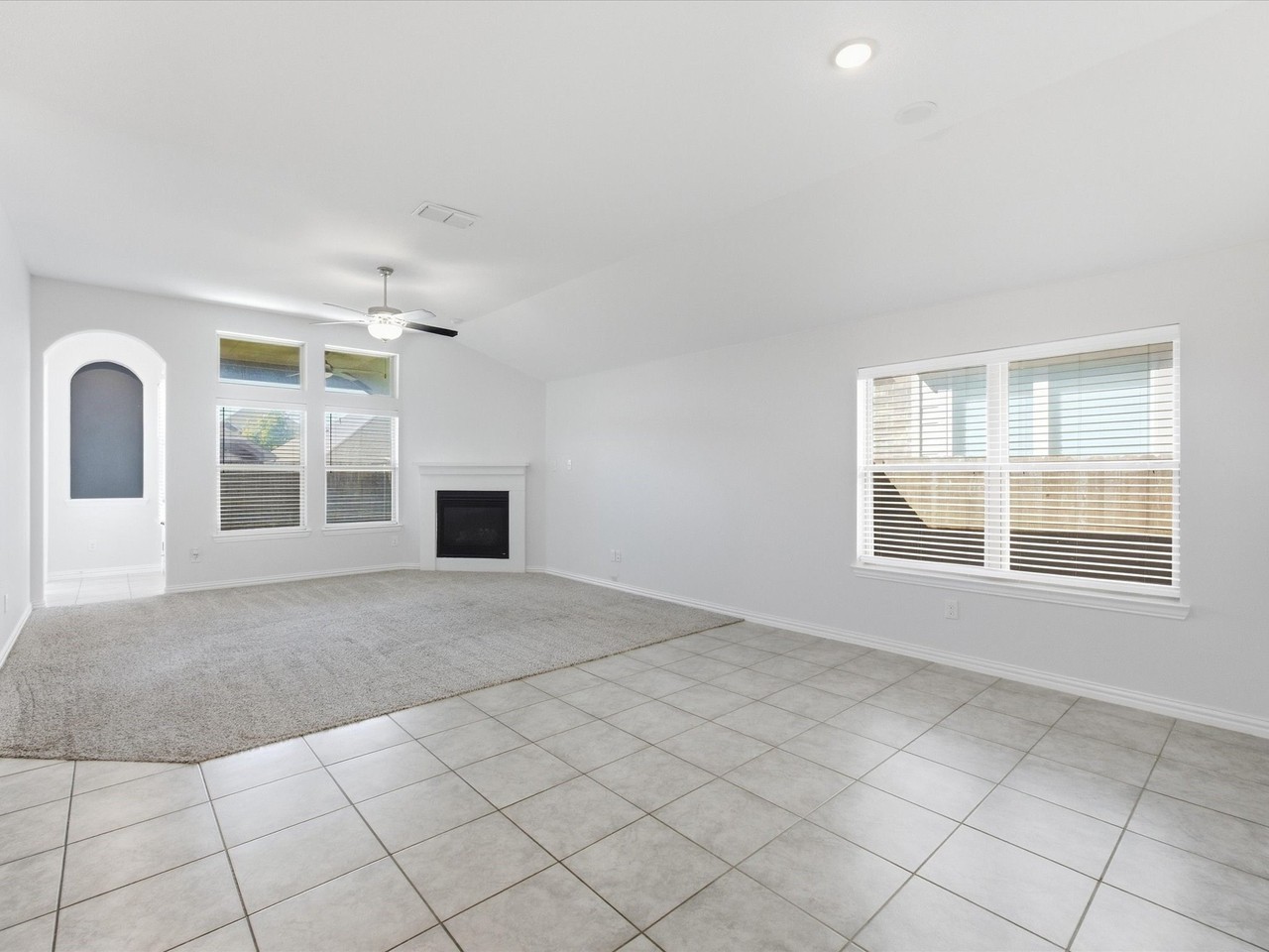 2810 Willow Ln - Photo 5 of 40