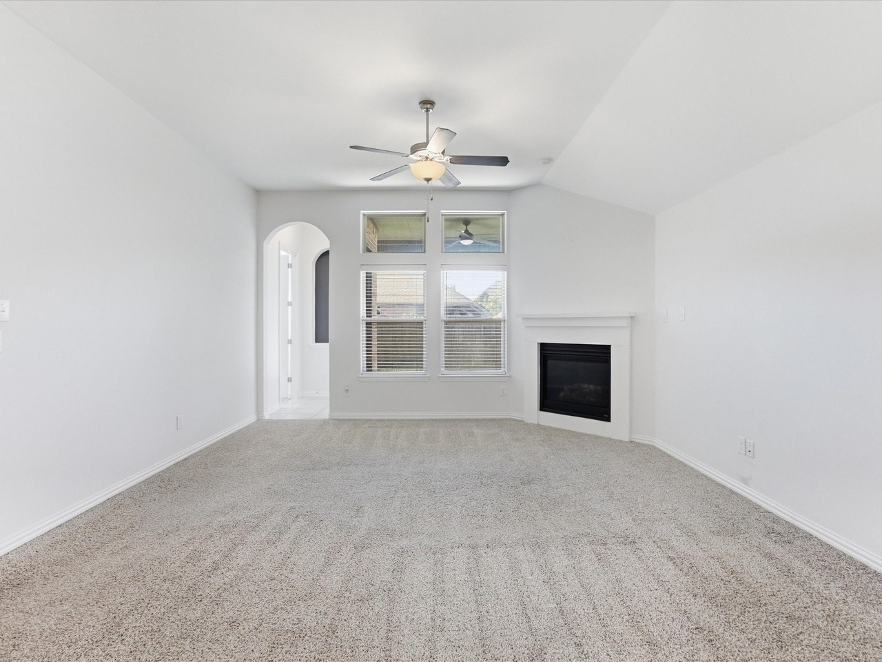 2810 Willow Ln - Photo 6 of 40