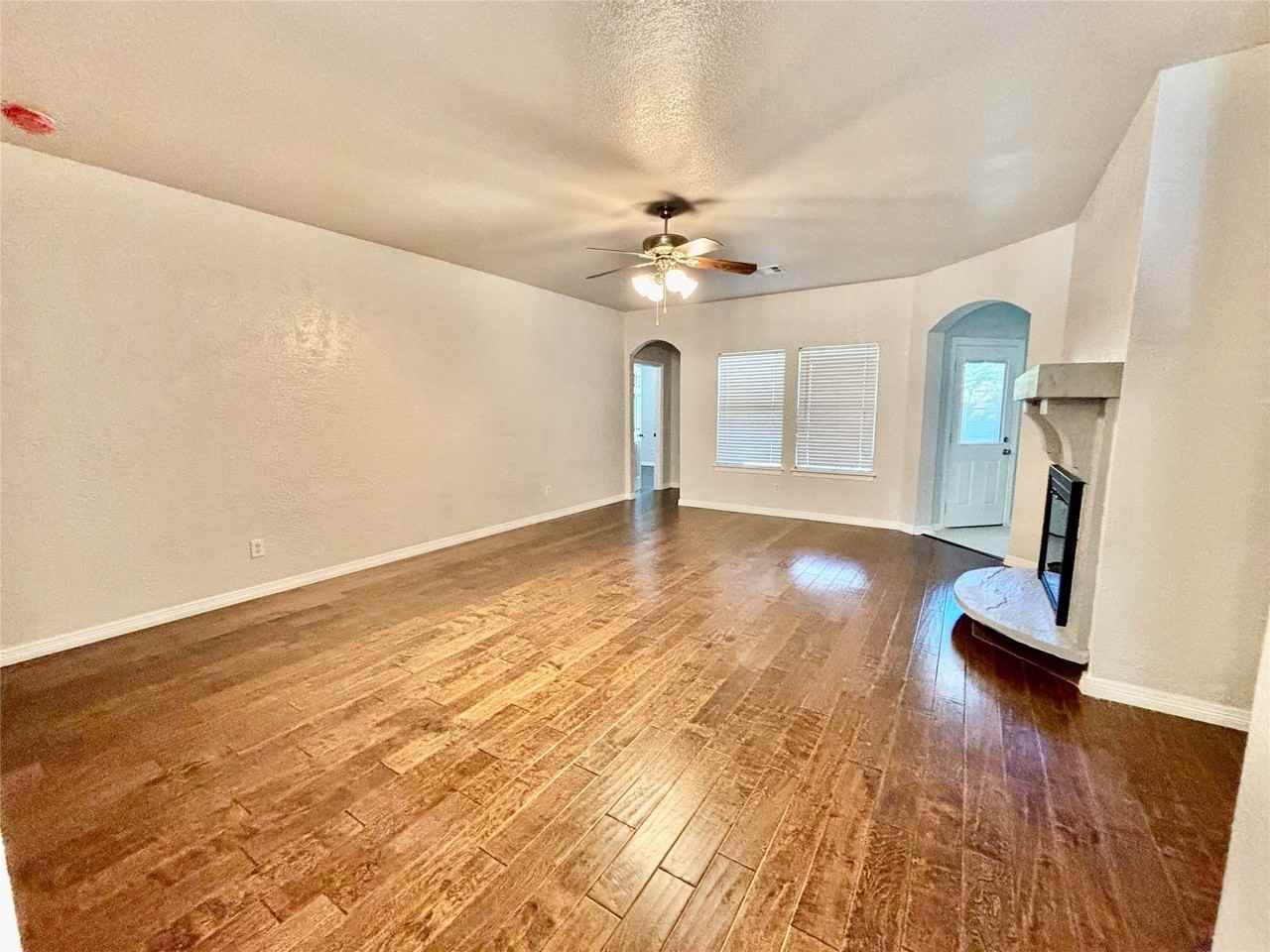 1312 Bateman Ln - Photo 3 of 29