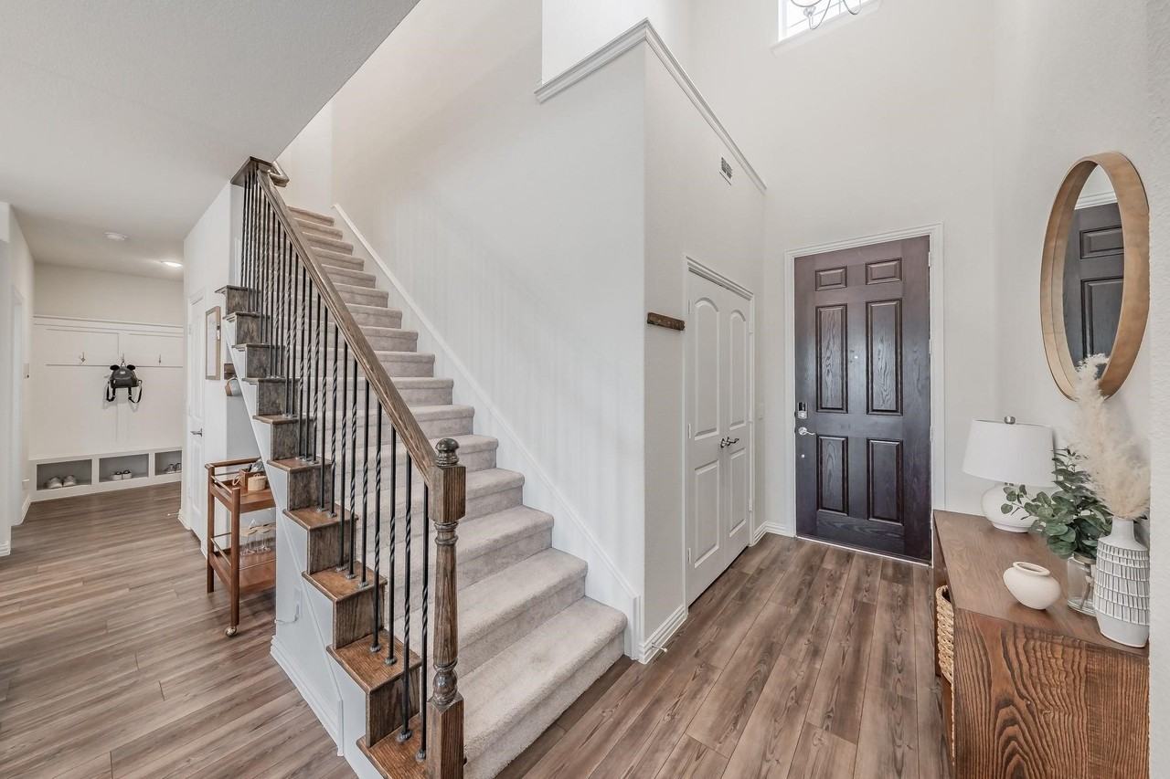 2725 Henson Ln - Photo 2 of 24