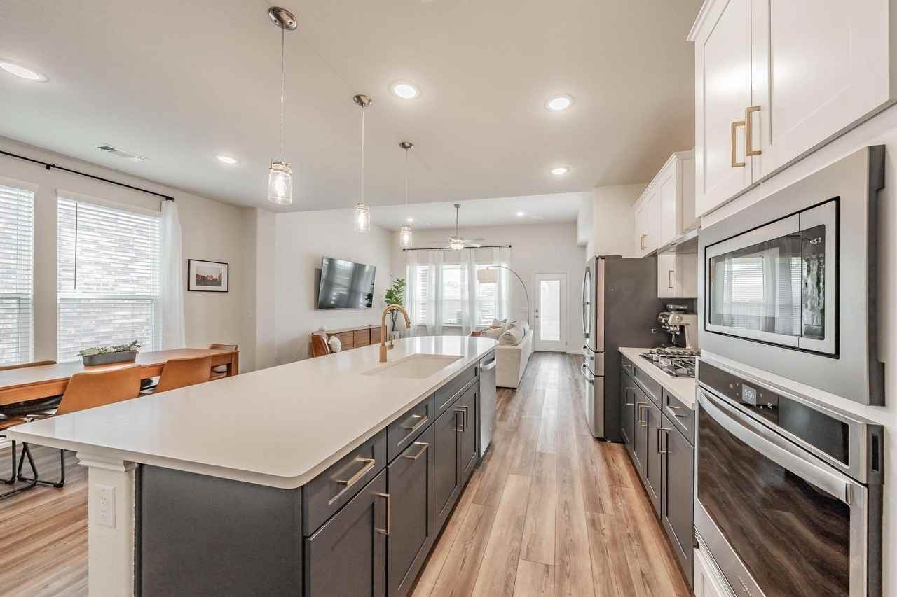 2725 Henson Ln - Photo 4 of 24