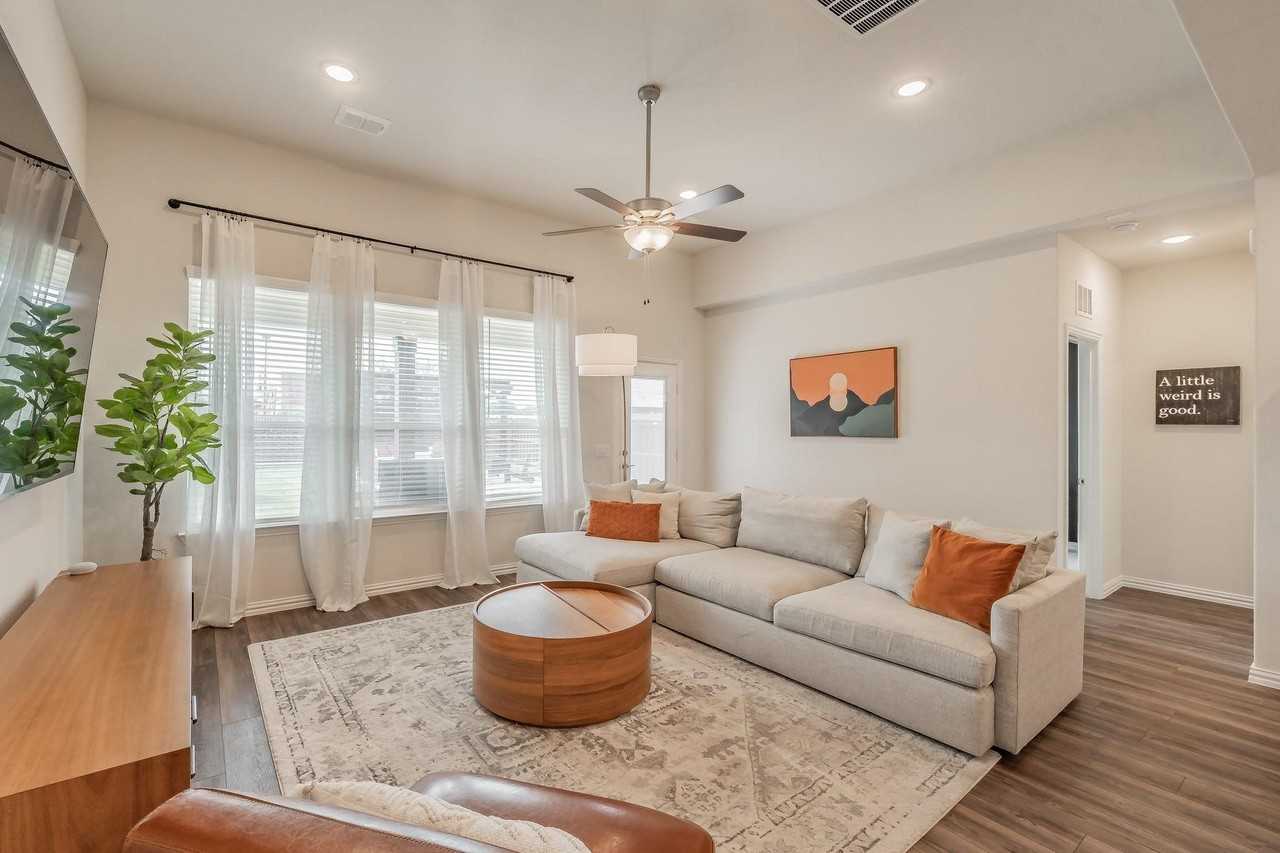 2725 Henson Ln - Photo 6 of 24