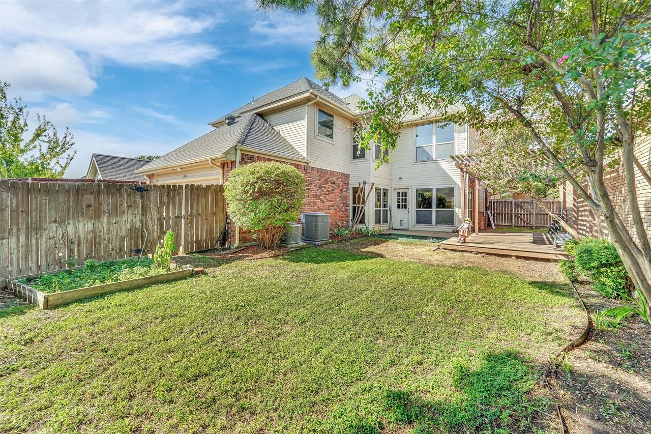1920 Keystone Dr - Photo 3 of 36