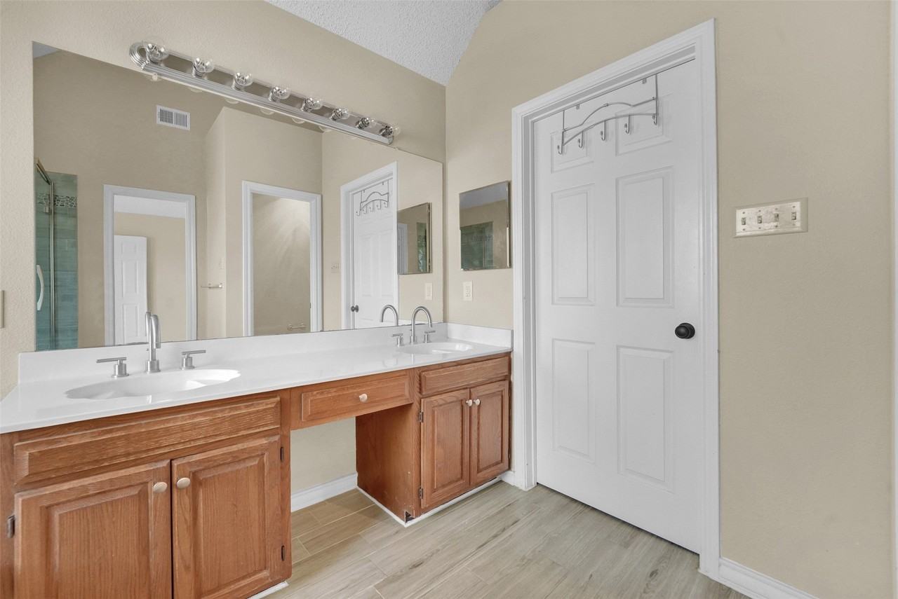 1920 Keystone Dr - Photo 5 of 36