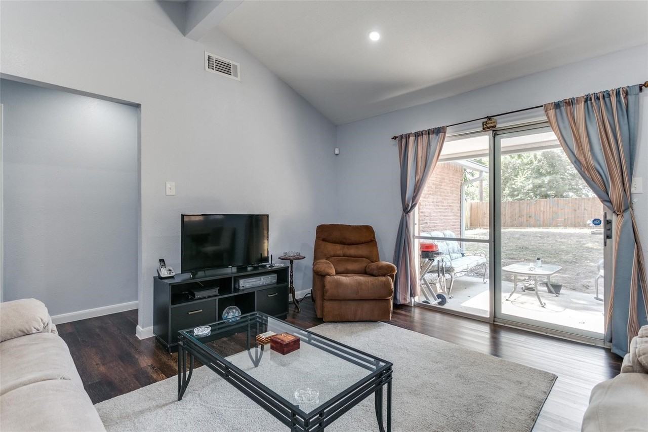 1311 Johns Dr - Photo 2 of 16